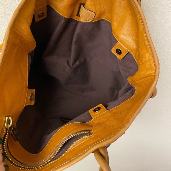 Chloe Large Amy Tote Bag in Carmel - Picture 4 of 12